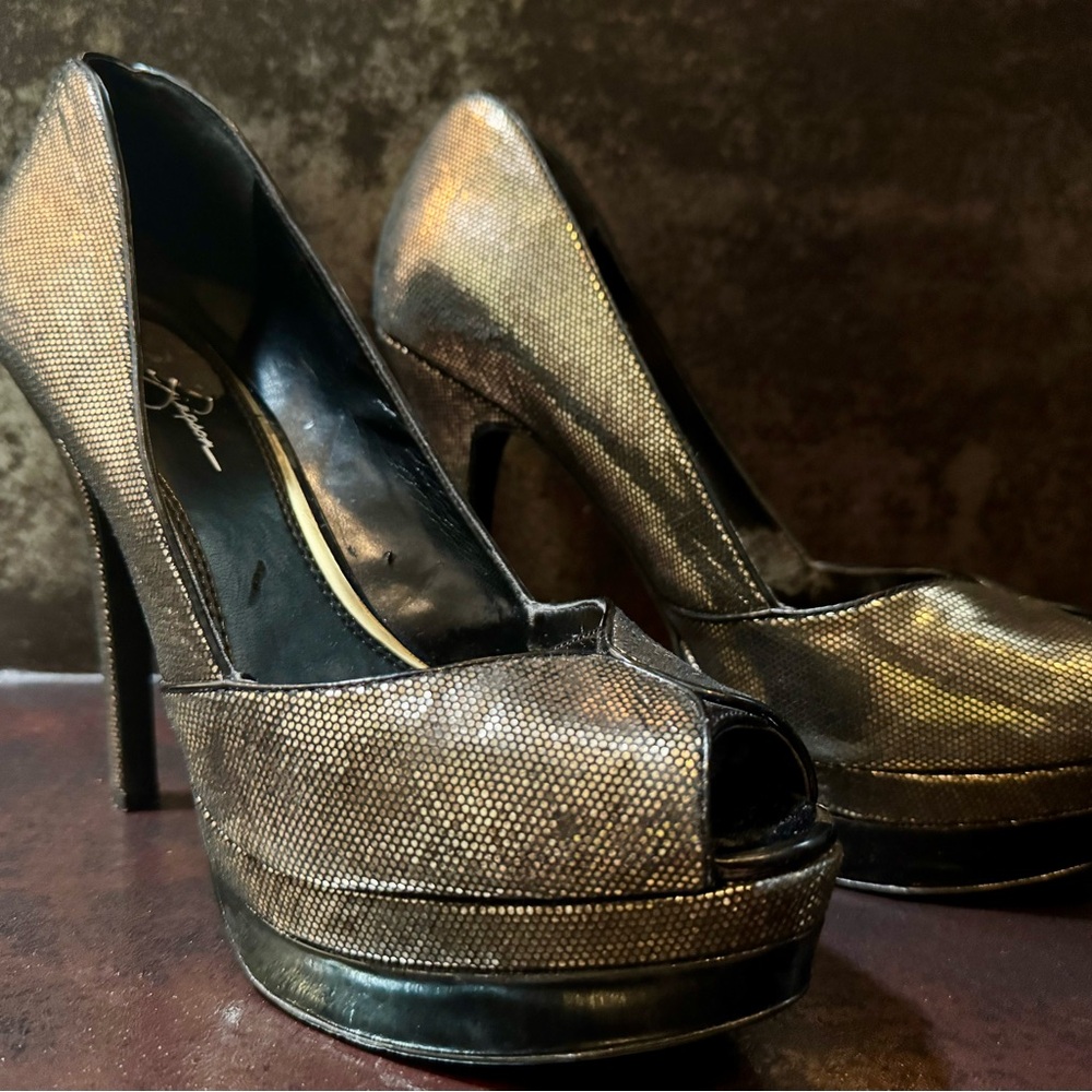 Jessica Simpson Metallic Gold Platform Heels/Tarnish Gold/Studio 54